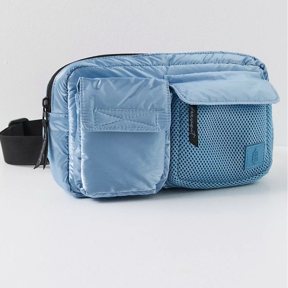 Free movement Waist bag/ cross body NWOT - Picture 2 of 5